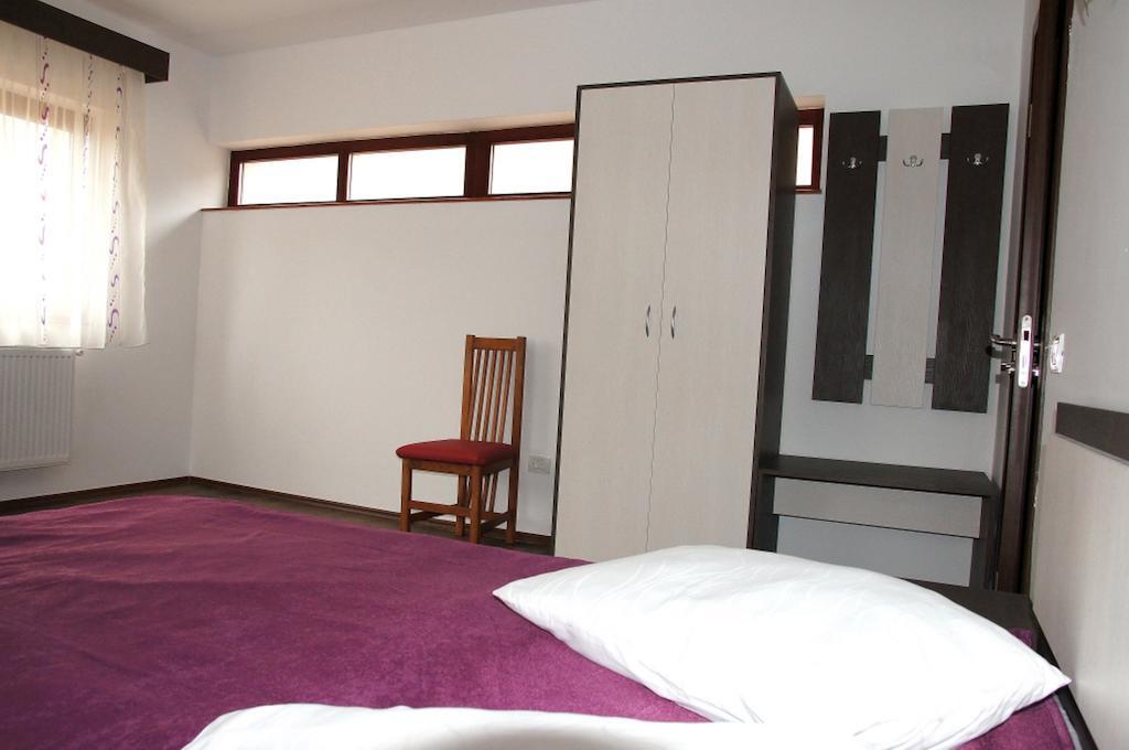 Pensiunea Daria Fundata Habitación foto